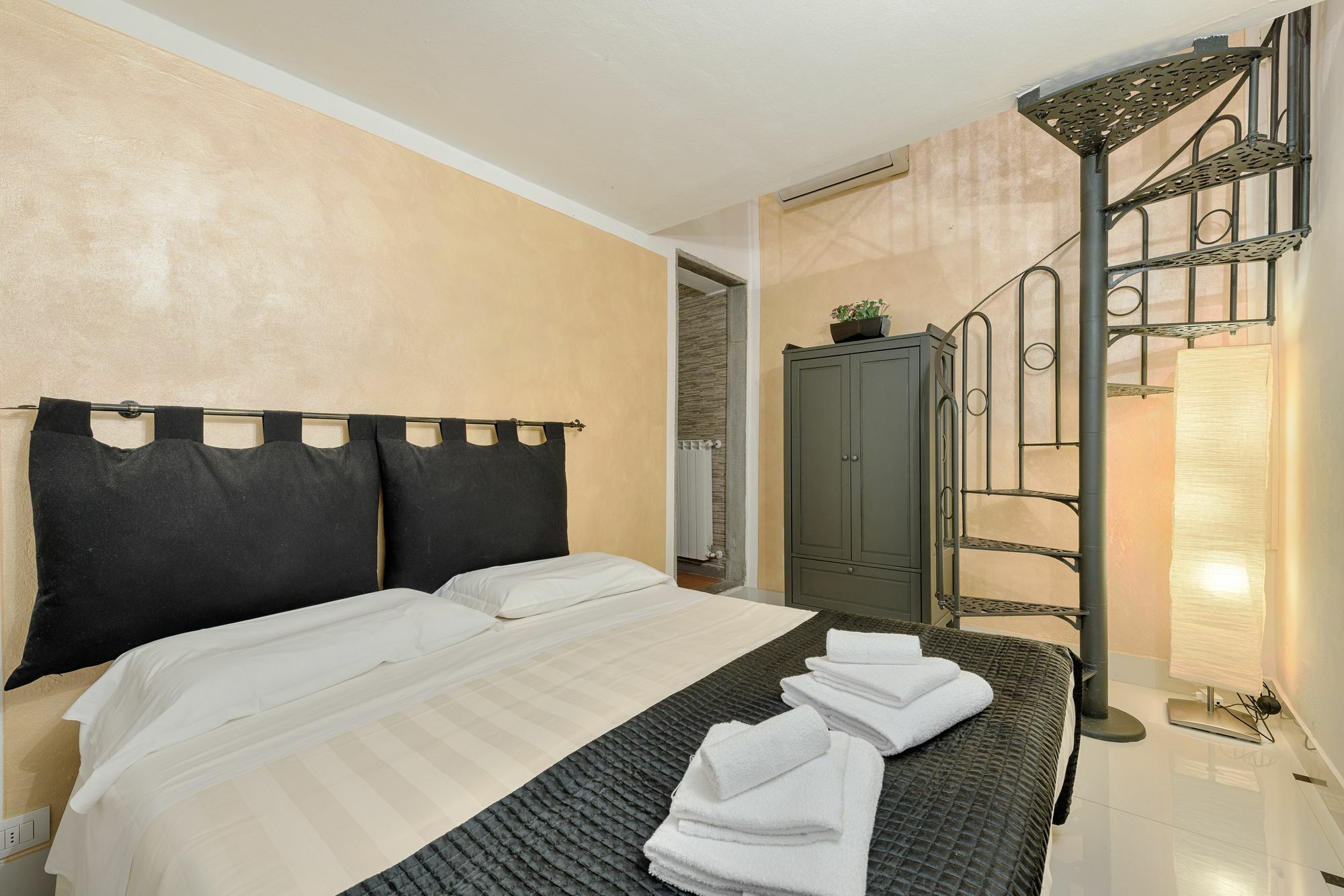 Santo Spirito Frescos By Mmega Apartment ฟลอเรนซ์ ภายนอก รูปภาพ